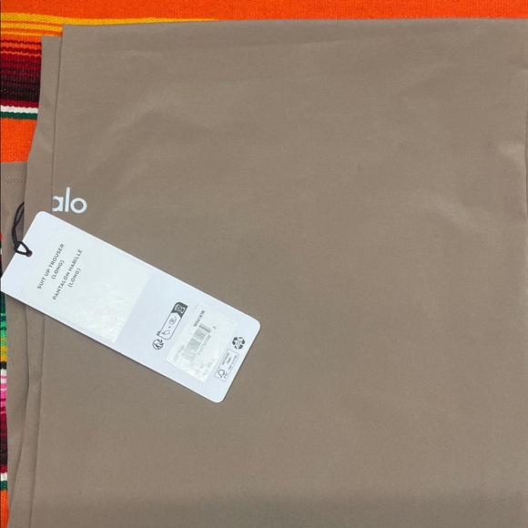 ALO yoga, Suit up trousers (long ) in Taupe - Picture 3 of 5